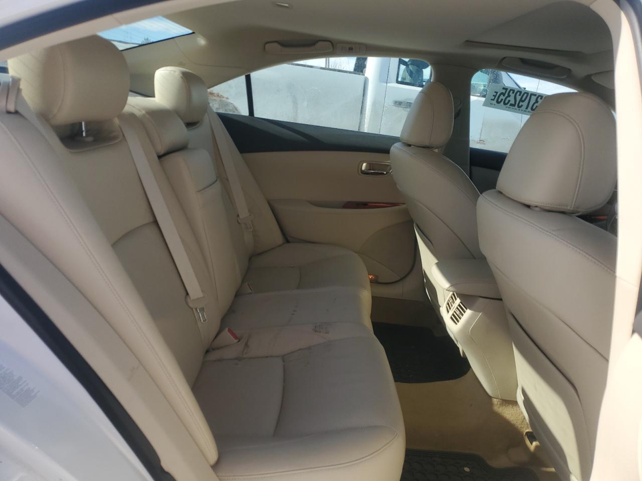 2011 Lexus ES - Image 10