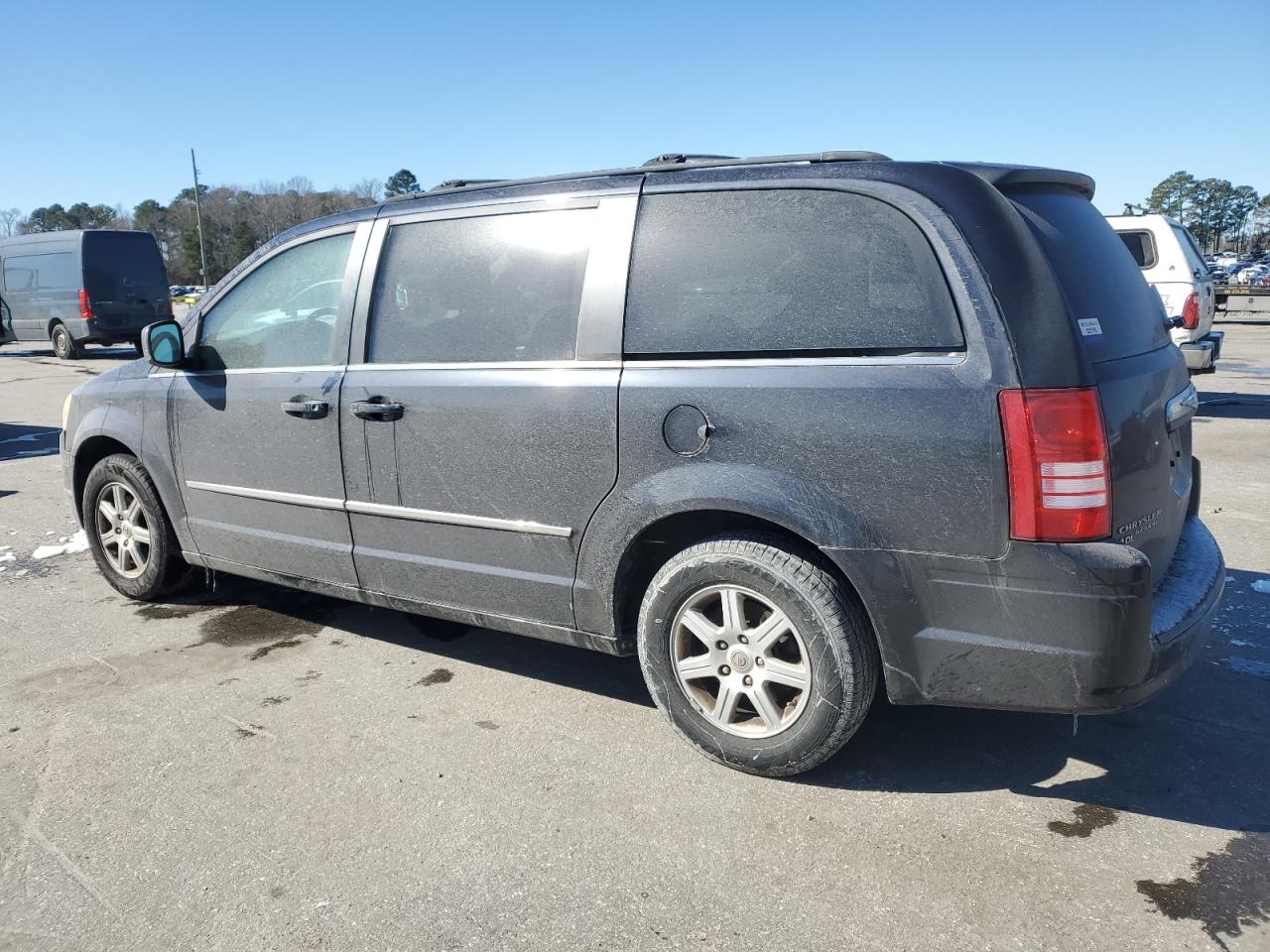 2010 Chrysler Town & Country - Image 2