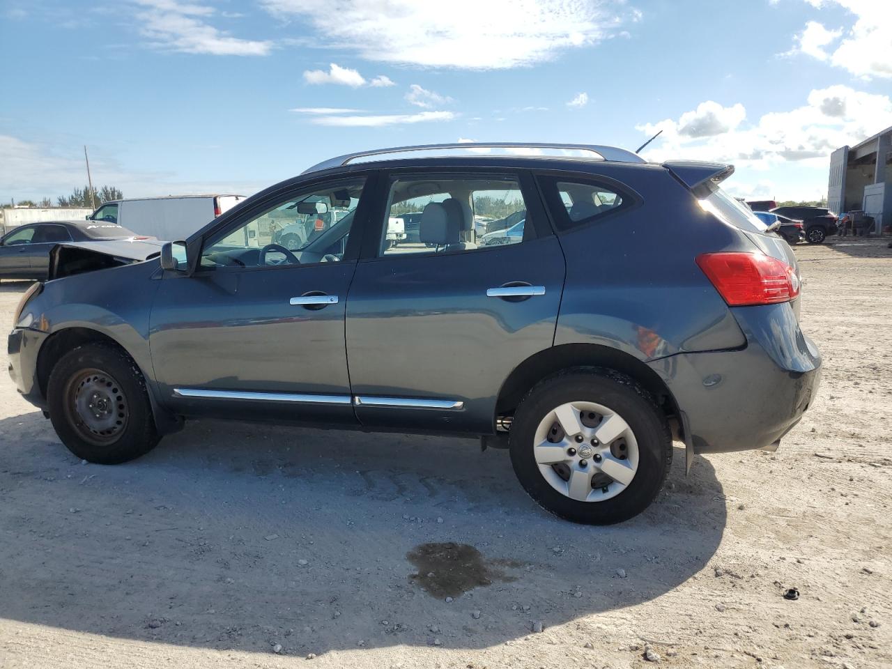 2015 Nissan Rogue - Image 2