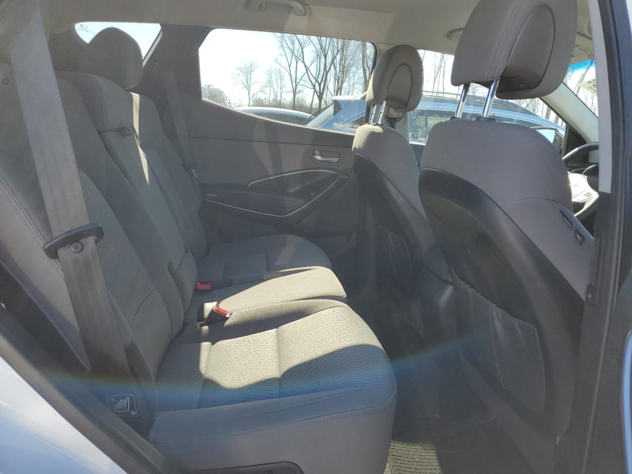 2017 Hyundai Santa Fe - Image 11