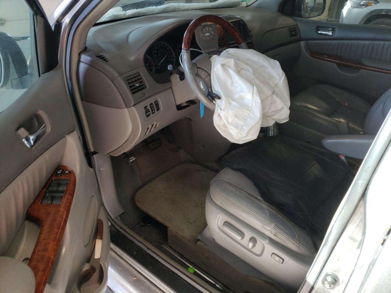 2005 Toyota Sienna - Image 8