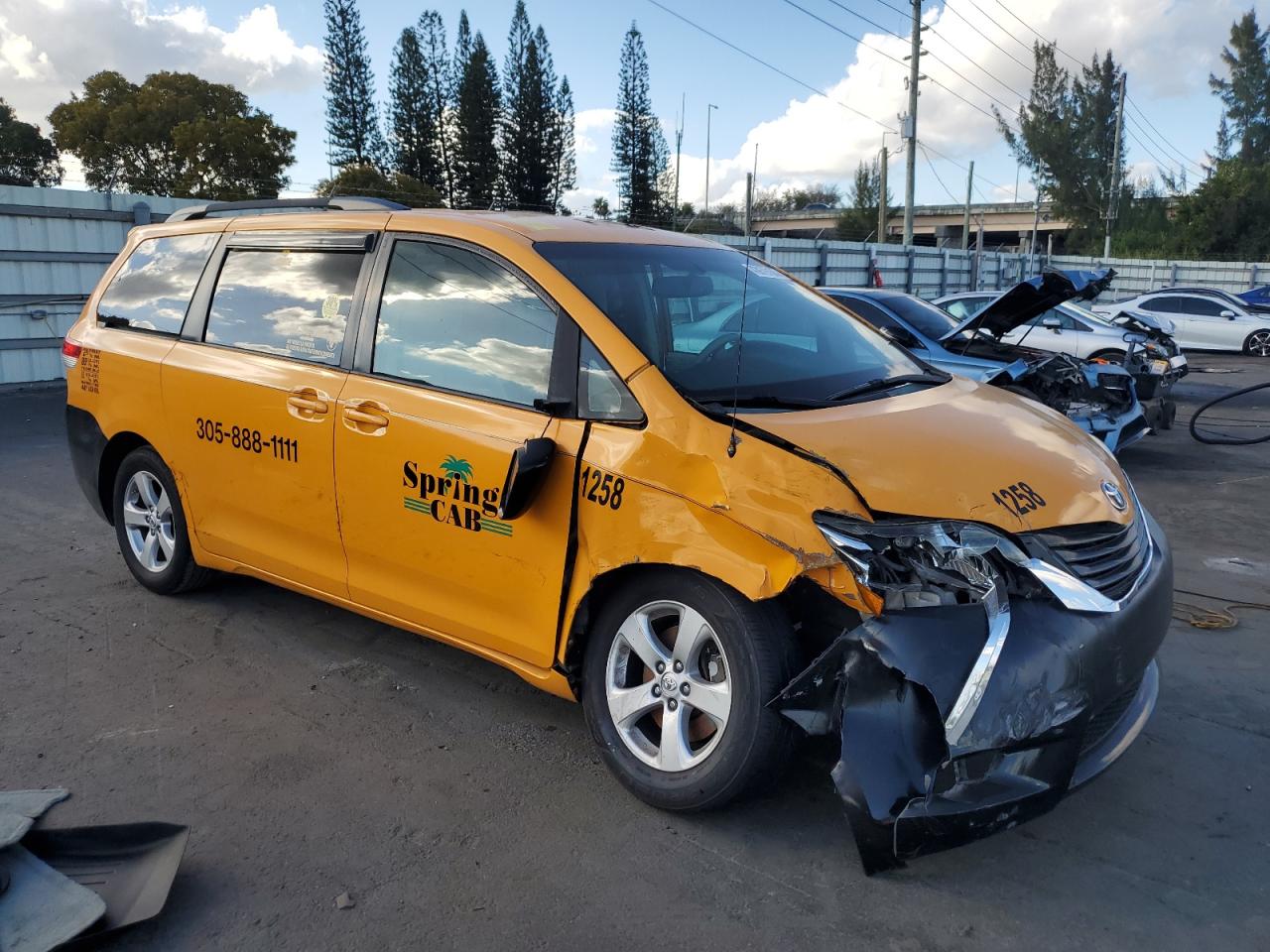 2013 Toyota Sienna - Image 4
