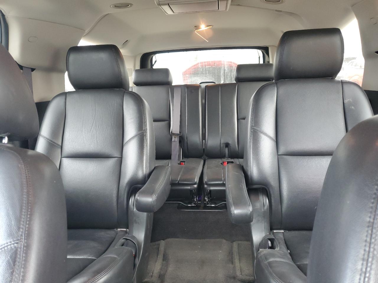2013 Chevrolet Suburban - Image 10