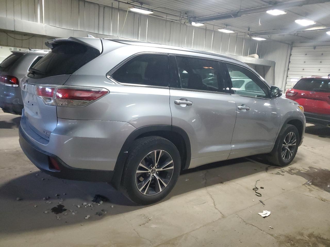 2016 Toyota Highlander - Image 3