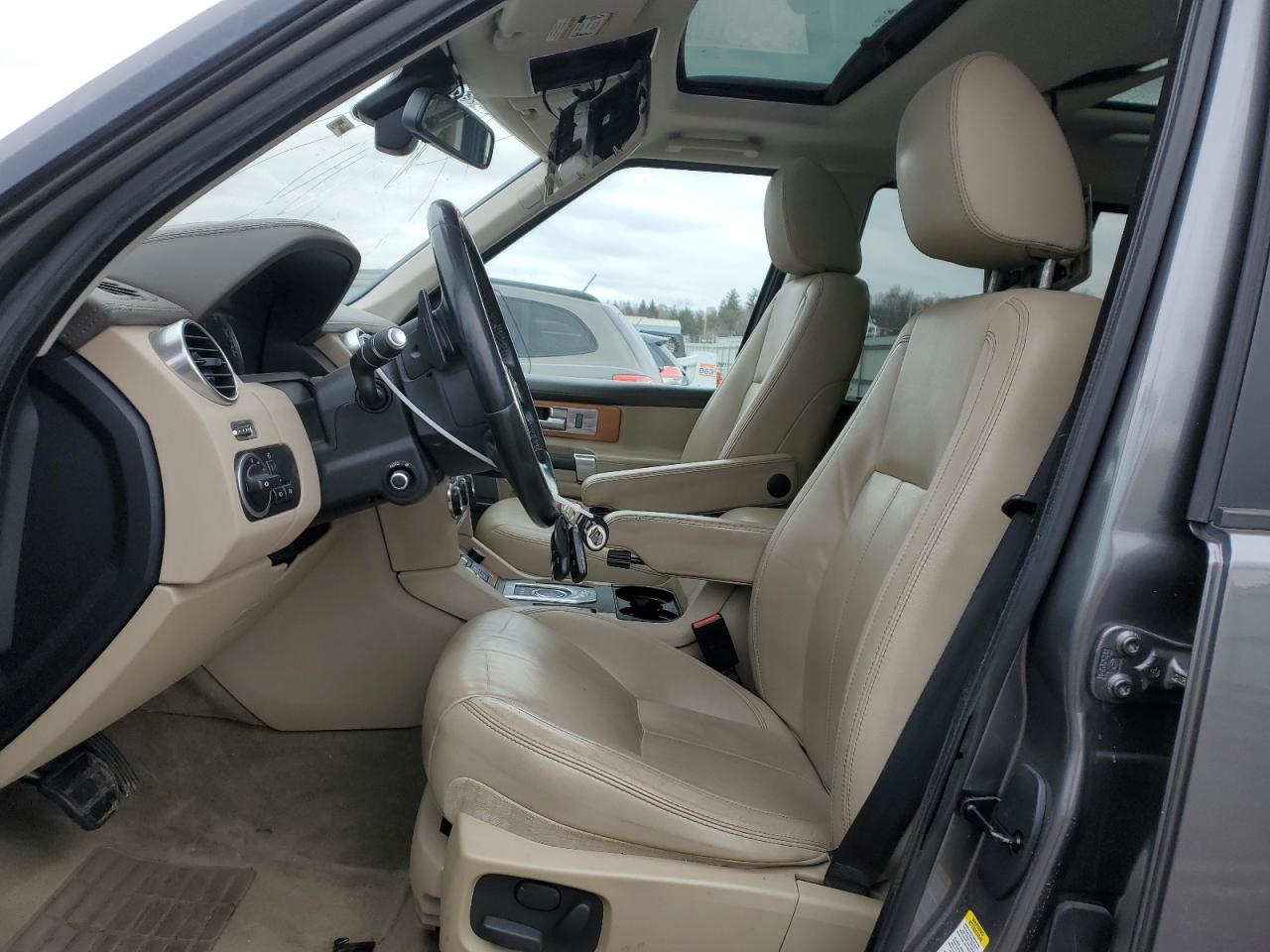2016 Land Rover LR4 - Image 7