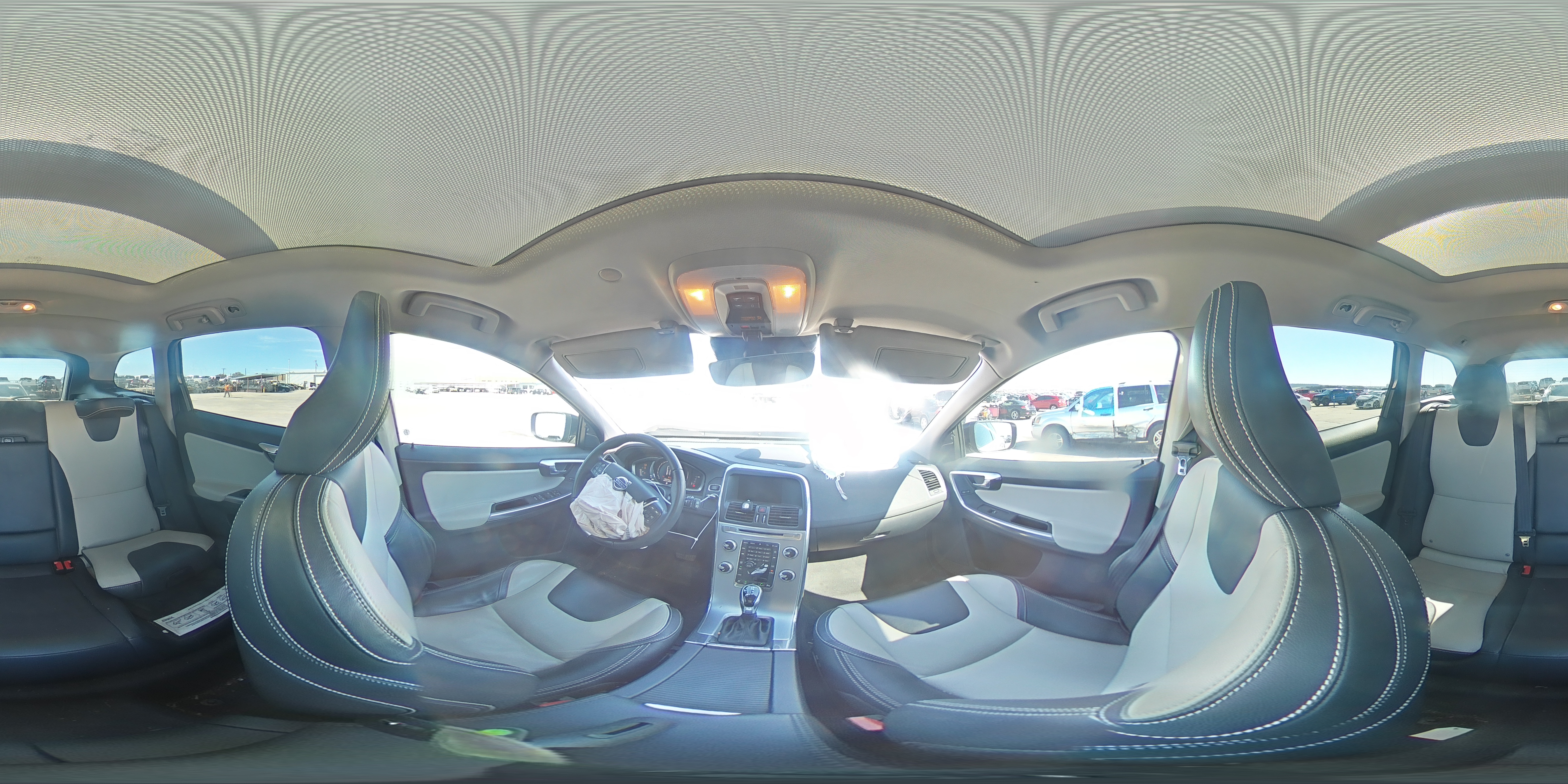 2017 Volvo XC60 - Image 13
