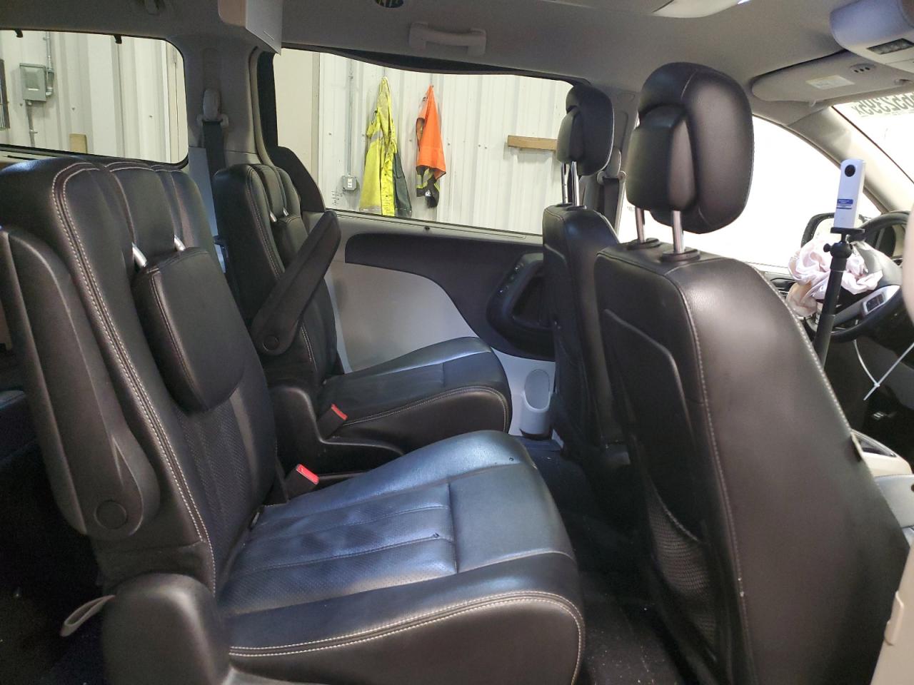 2015 Chrysler Town & Country - Image 11
