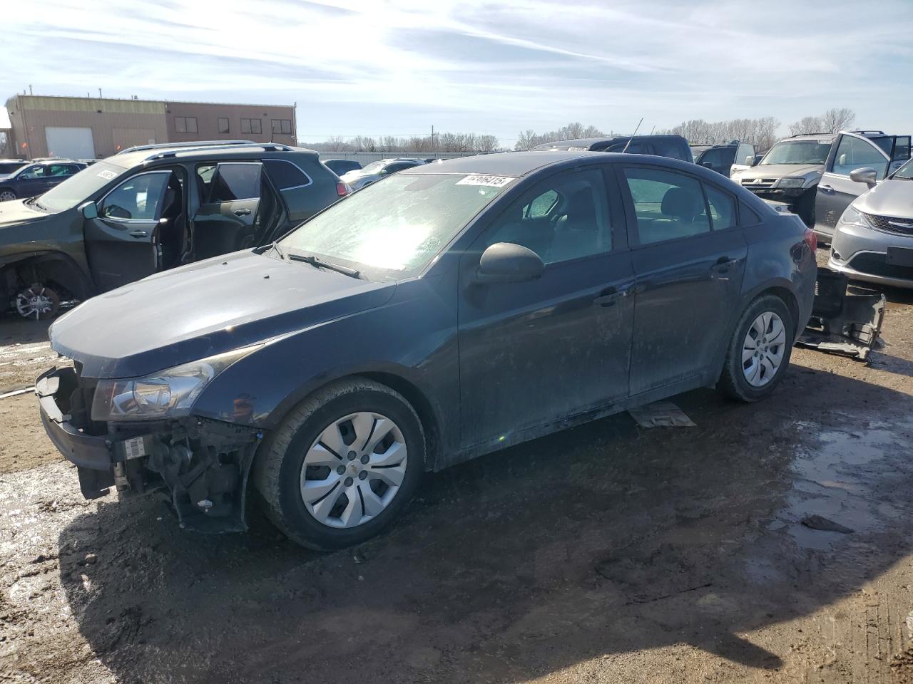 2014 Chevrolet Cruze Ls للبيع في Kansas City، KS - Front End