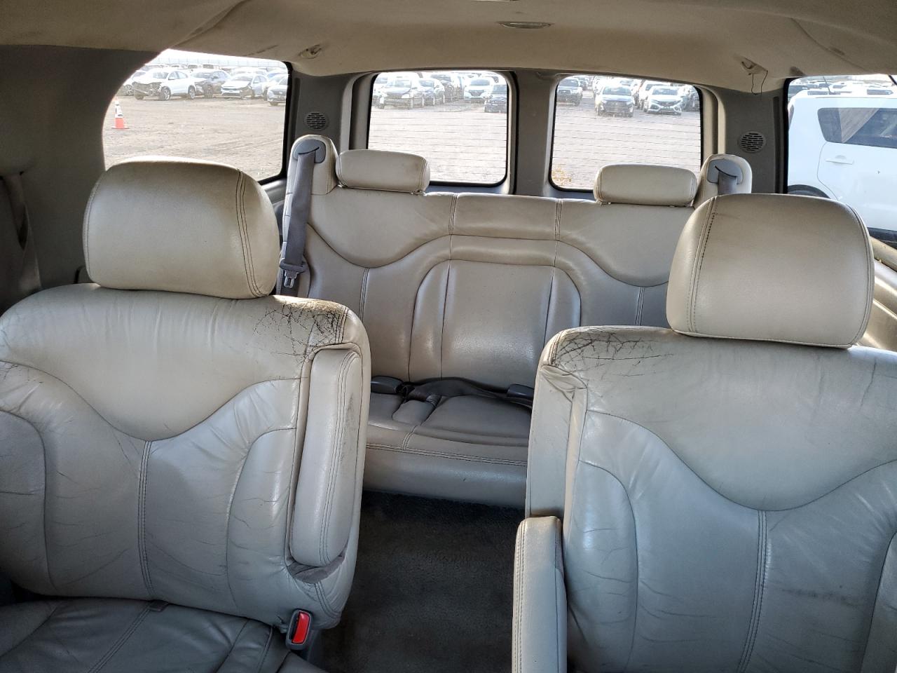 2001 GMC Yukon - Image 10