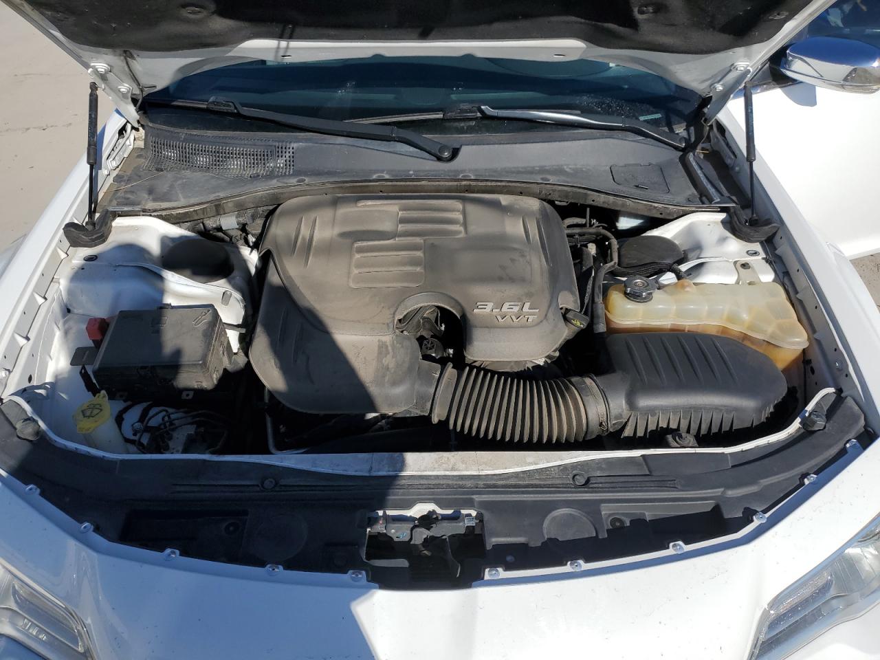2018 Chrysler 300 - Image 11