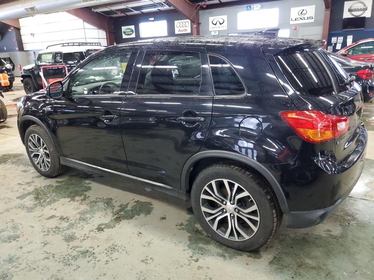 2017 Mitsubishi Outlander - Image 2
