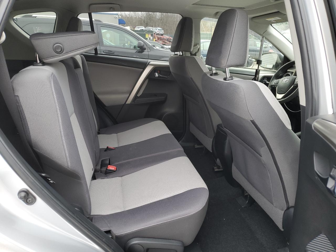 2015 Toyota RAV 4 - Image 11