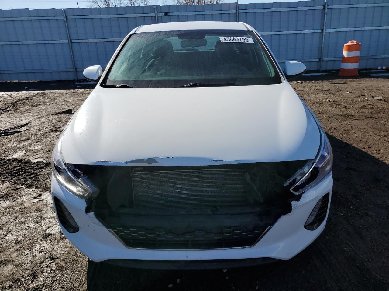 2019 Hyundai Elantra - Image 5