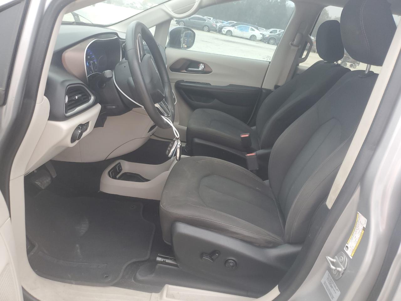 2017 Chrysler Pacifica - Image 7
