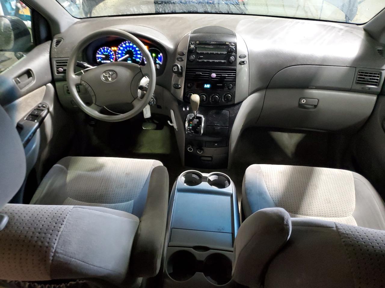 2009 Toyota Sienna - Image 8