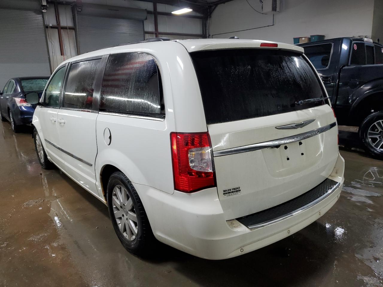 2011 Chrysler Town & Country - Image 2