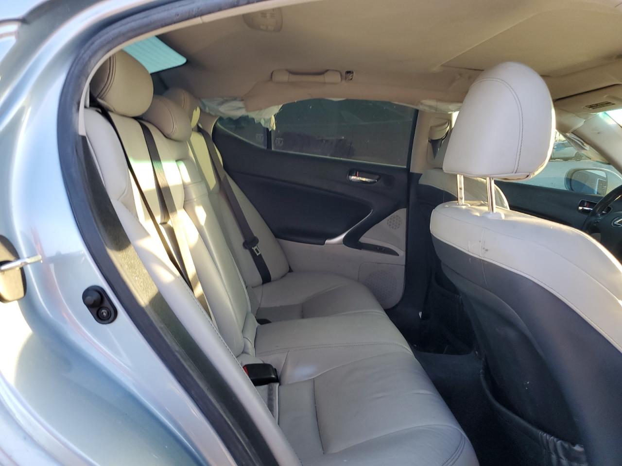 2010 Lexus IS - Image 10