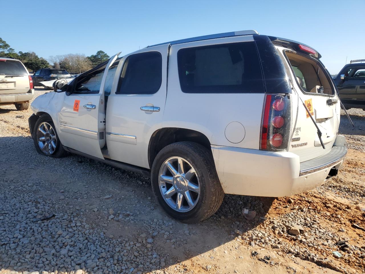 2011 GMC Yukon - Image 2