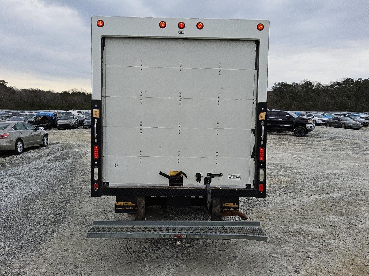 2018 Chevrolet Express - Image 6