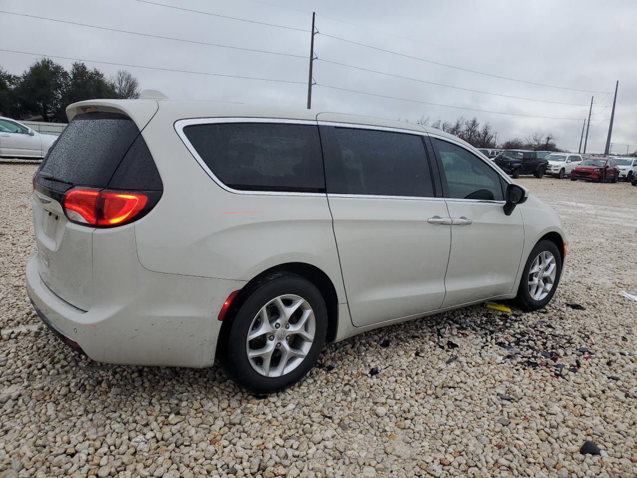 2017 Chrysler Pacifica - Image 3