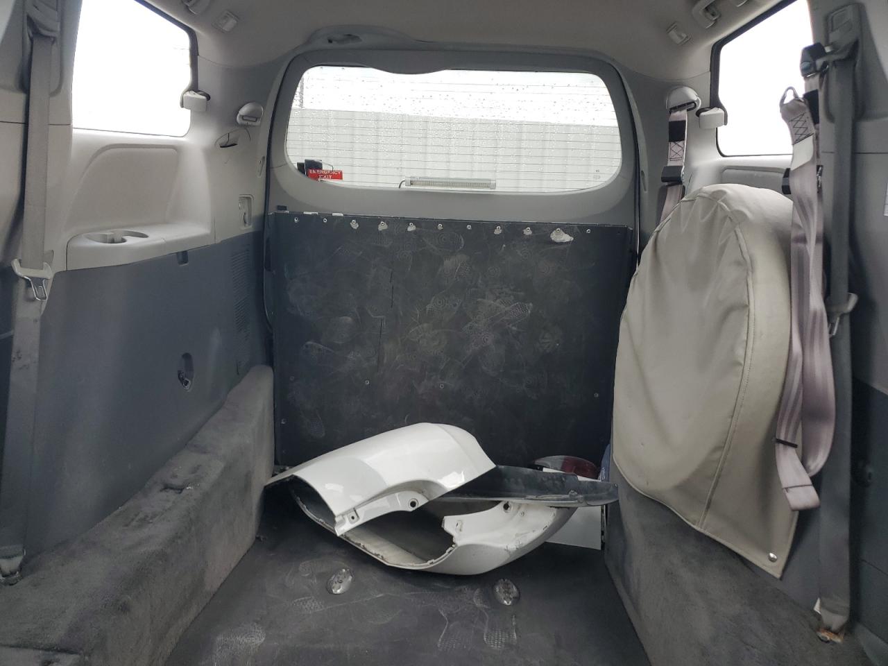 2015 Toyota Sienna - Image 10