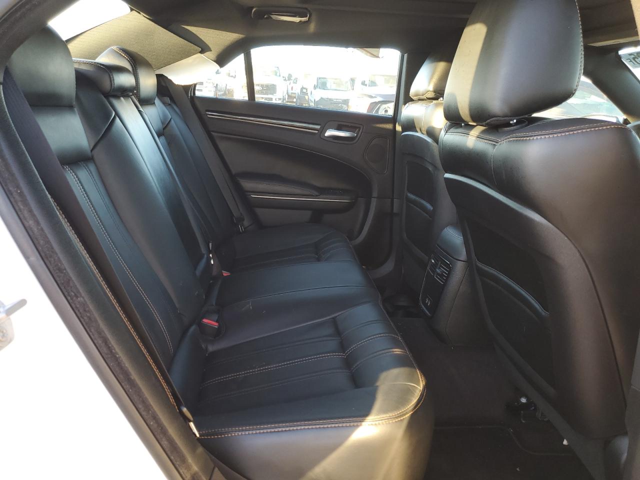 2017 Chrysler 300 - Image 10