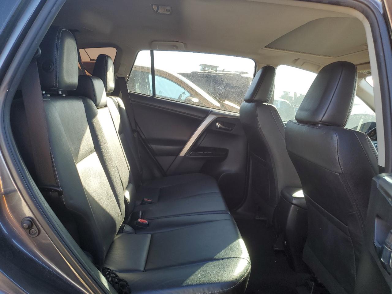 JTMDFREV4HJ153379 TOYOTA RAV4 2017