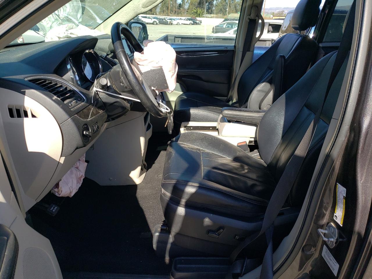 2016 Chrysler Town & Country - Image 7