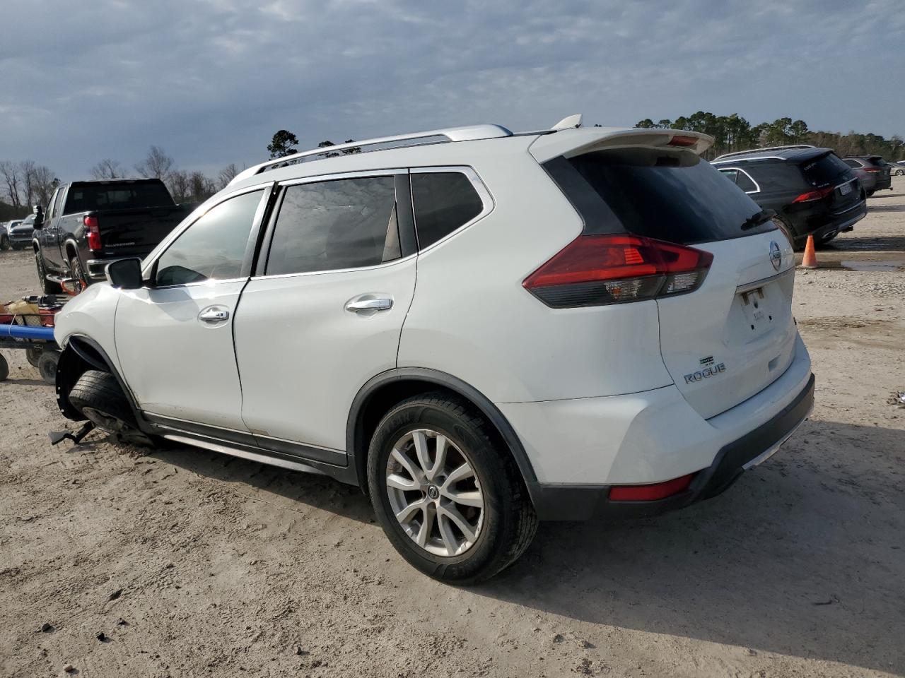 2018 Nissan Rogue - Image 2