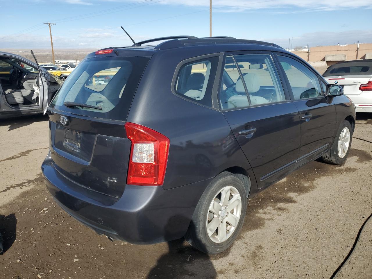 2007 Kia Rondo - Image 3