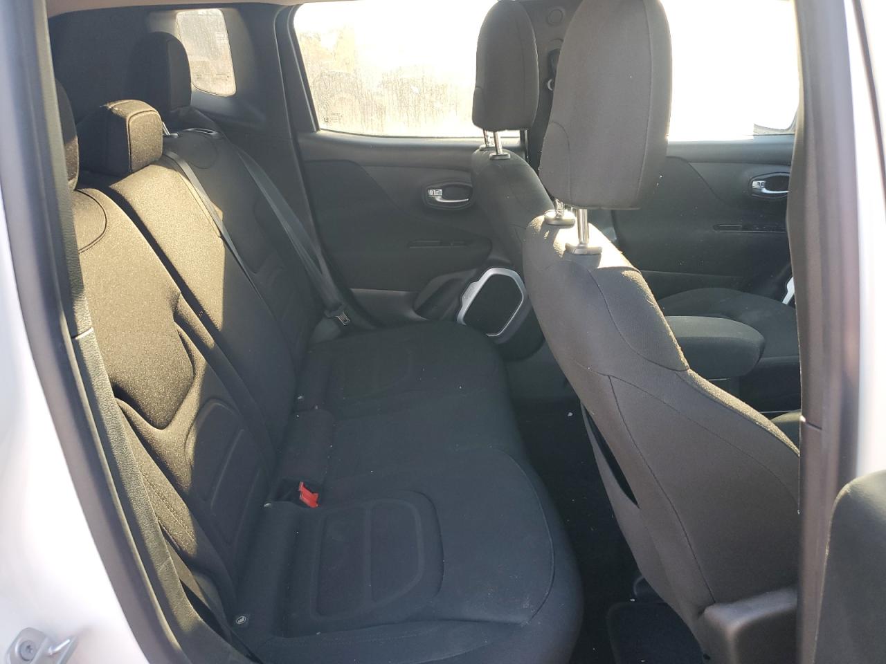 2018 Jeep Renegade - Image 11