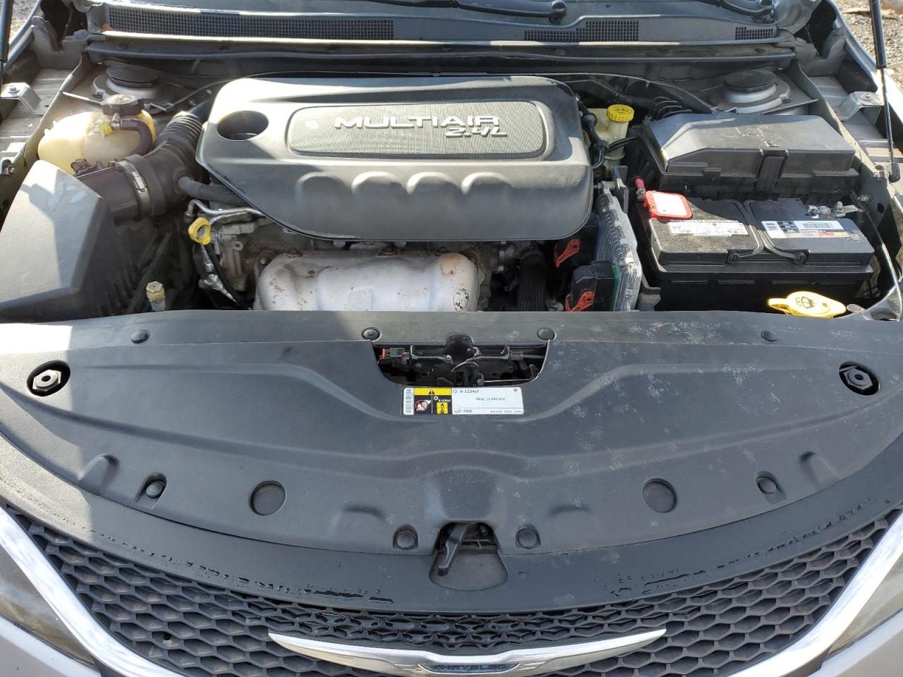2015 Chrysler 200 - Image 11