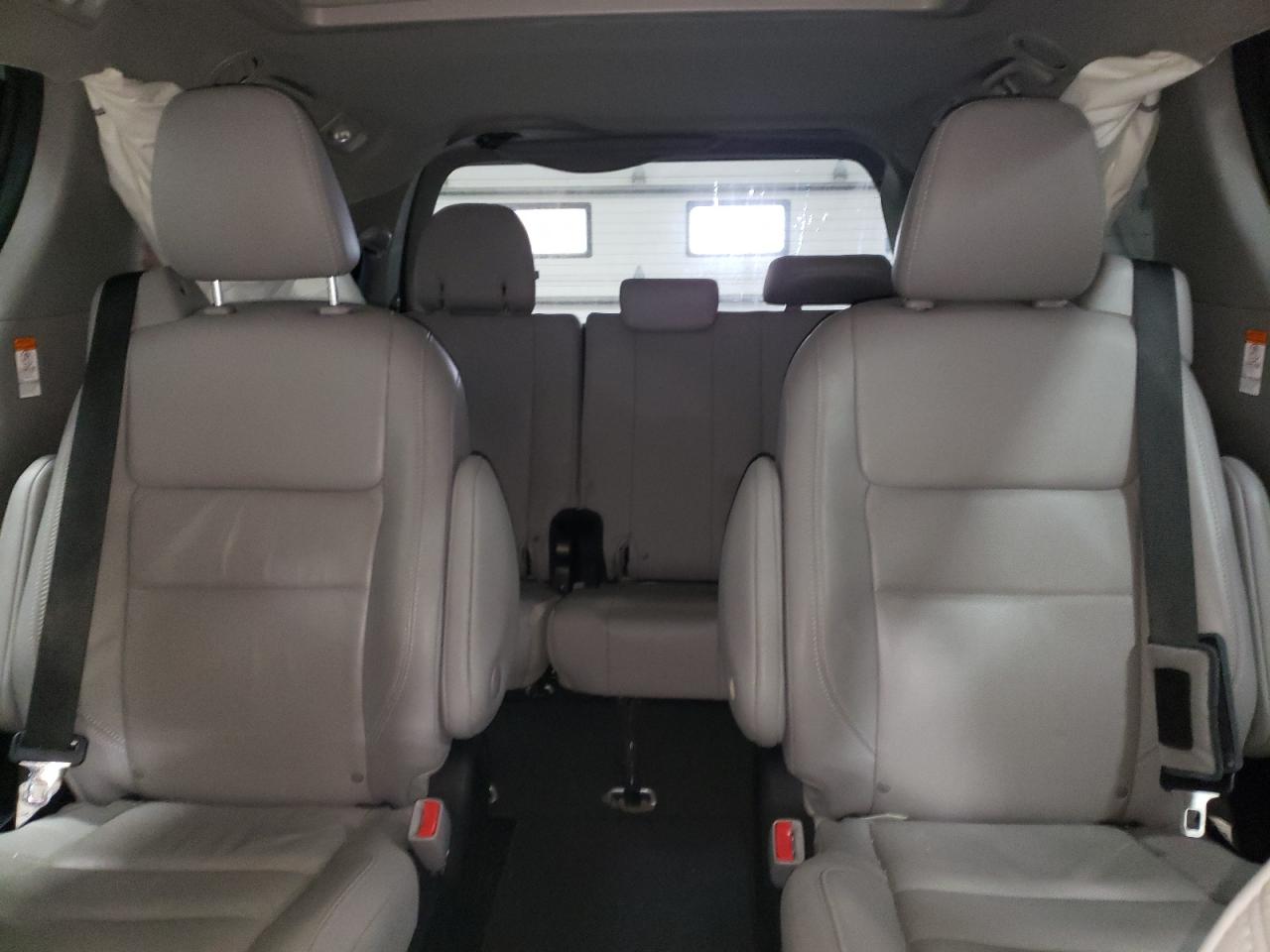 2018 Toyota Sienna - Image 10