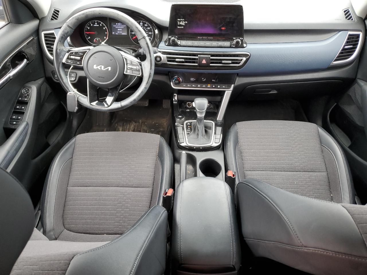 2023 Kia Seltos - Image 8