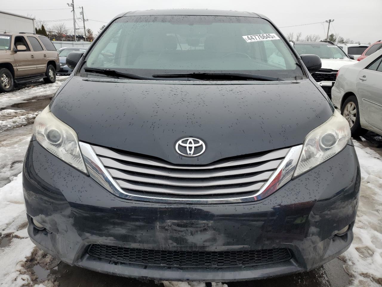2015 Toyota Sienna - Image 5