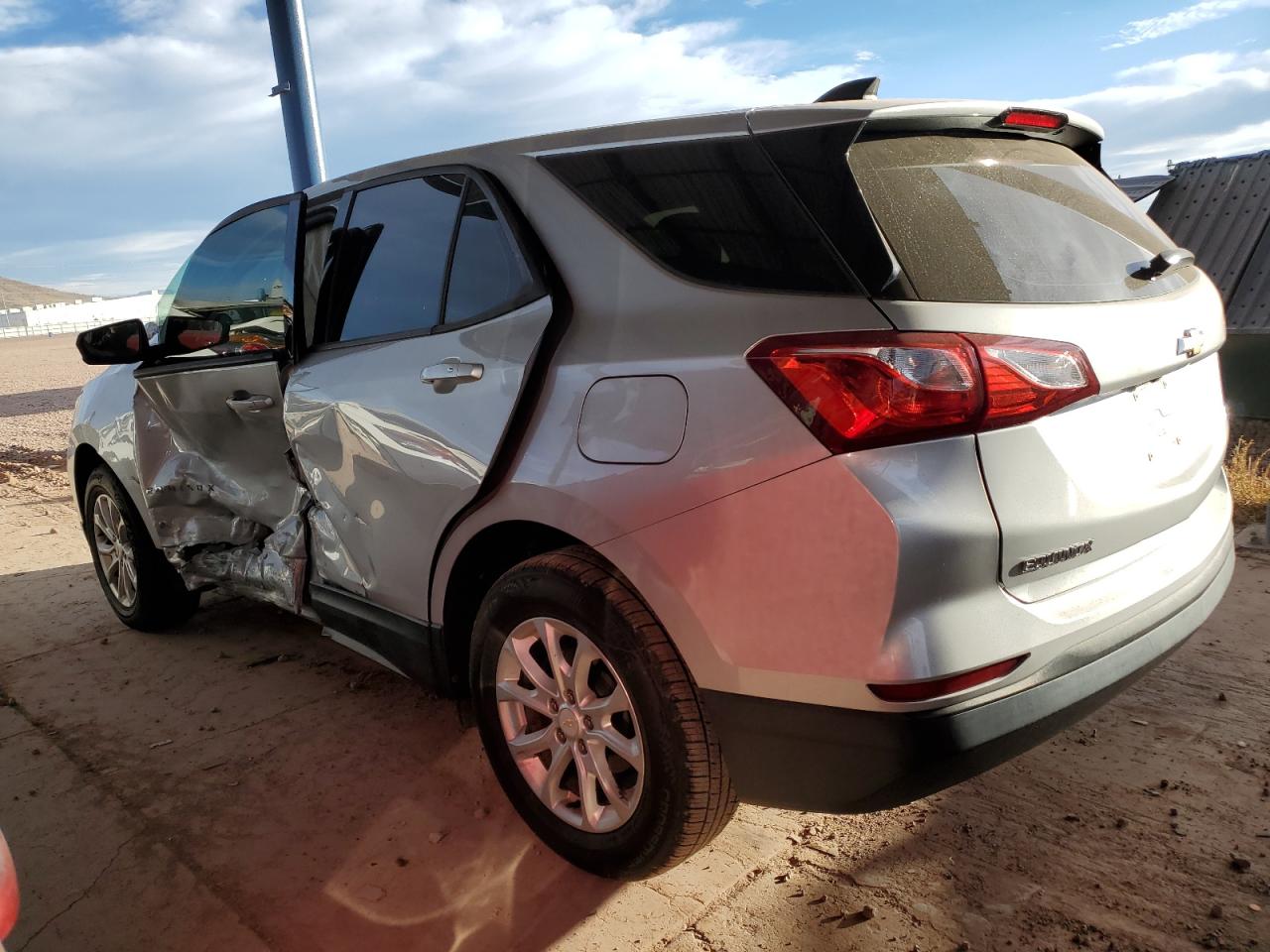 2019 Chevrolet Equinox - Image 2