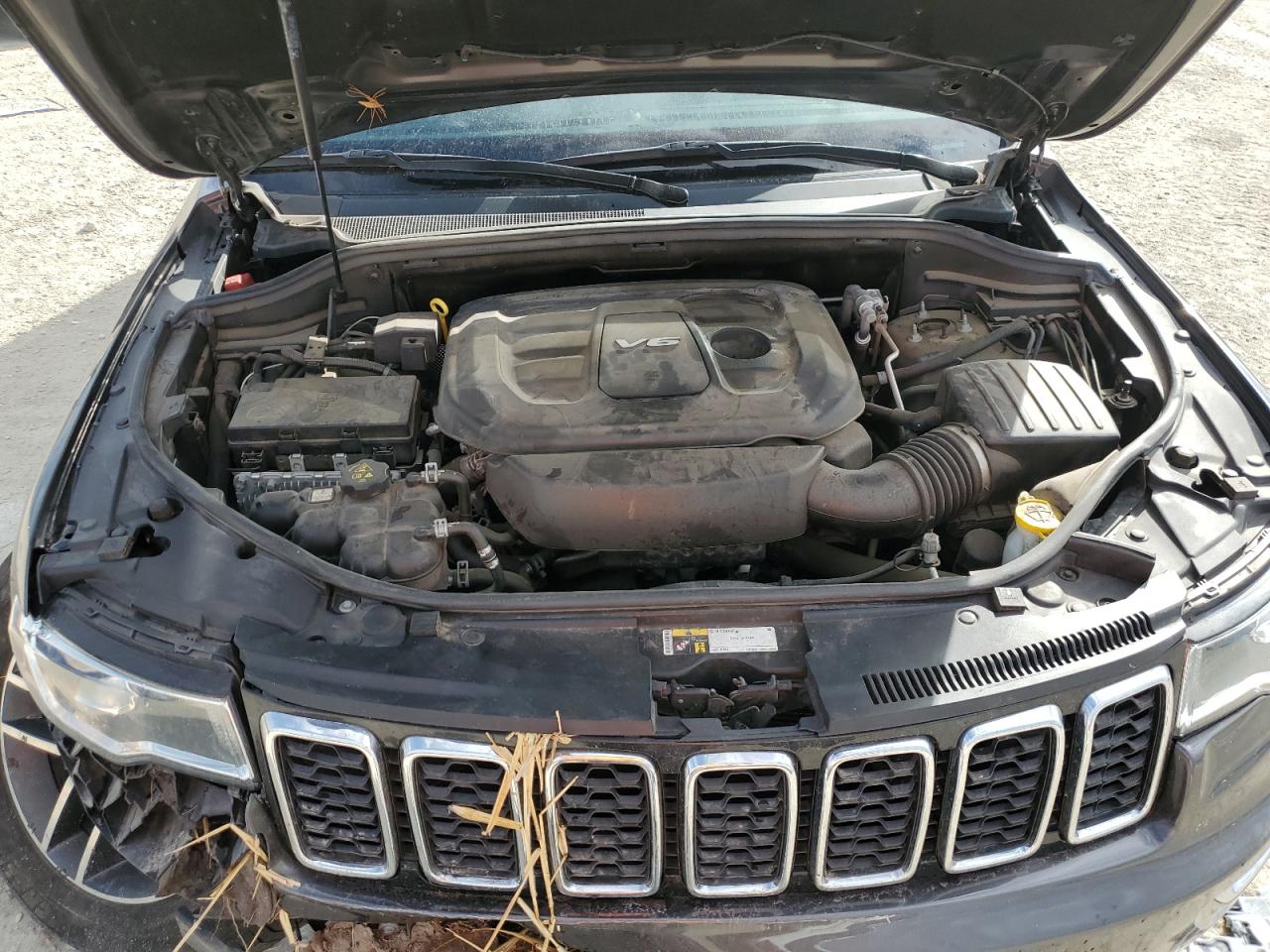 2019 Jeep Grand Cherokee - Image 12