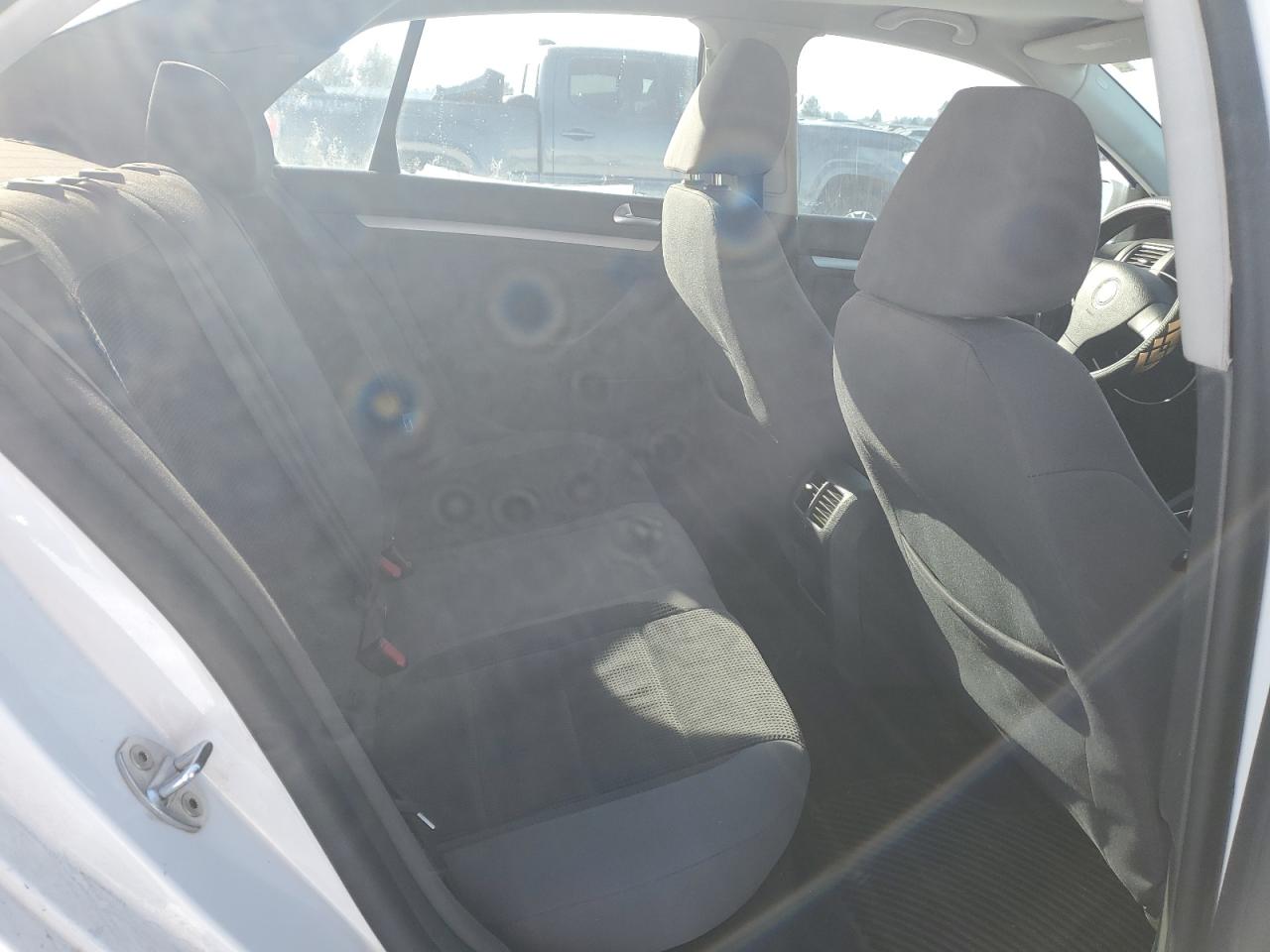 2009 Volkswagen Jetta - Image 11
