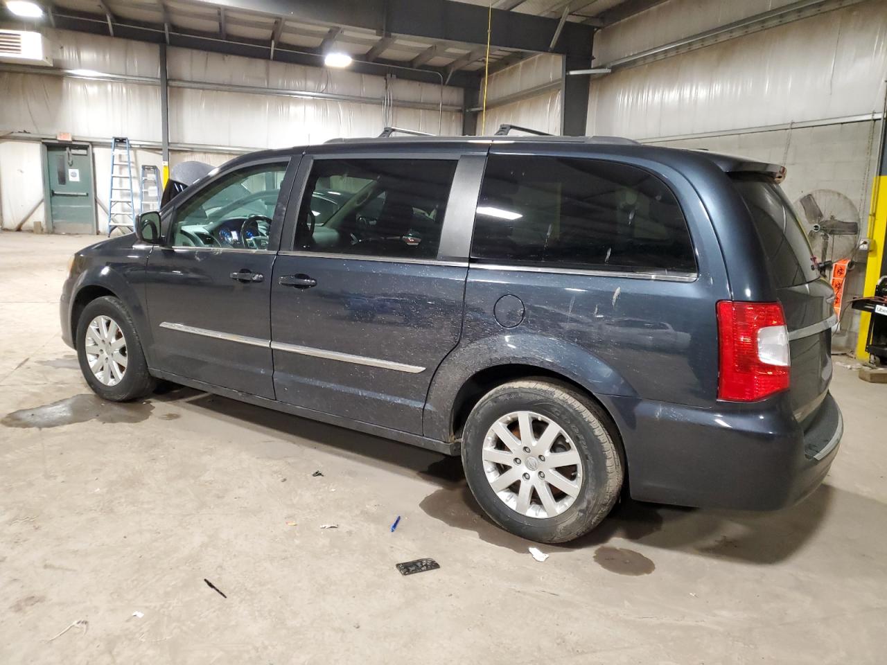2013 Chrysler Town & Country - Image 2