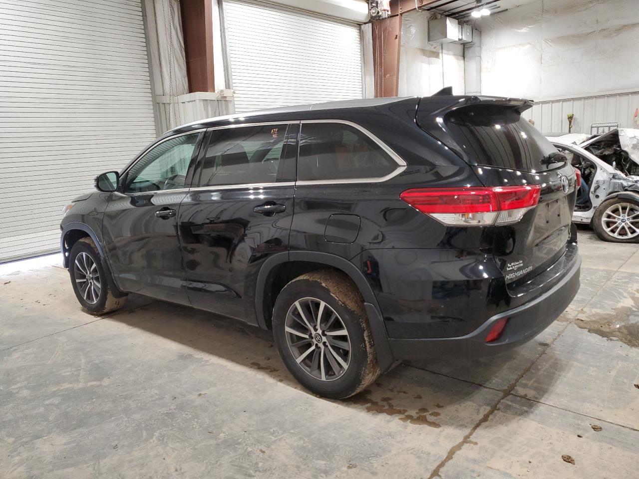 2018 Toyota Highlander - Image 2