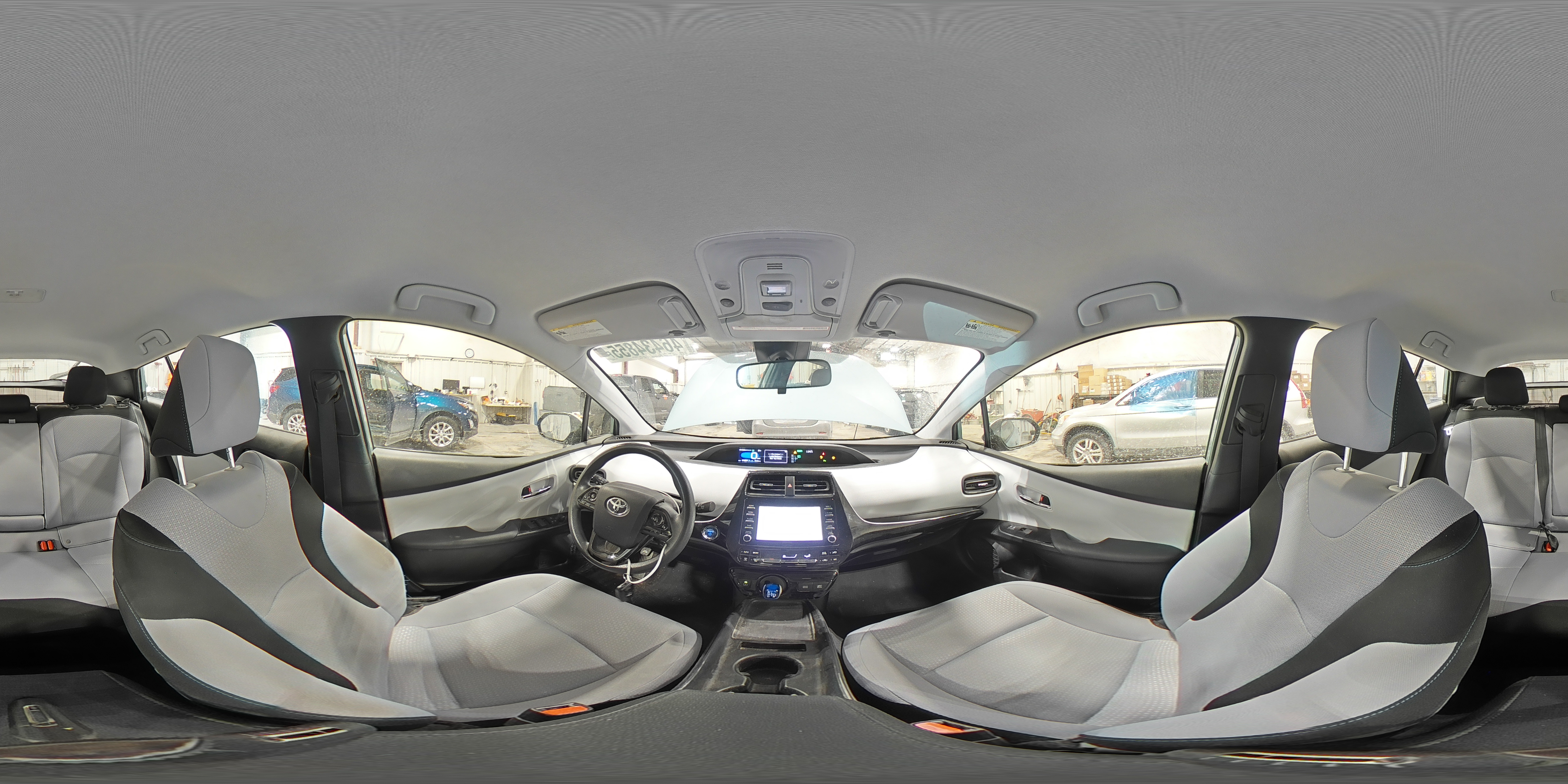 2020 Toyota Prius - Image 13