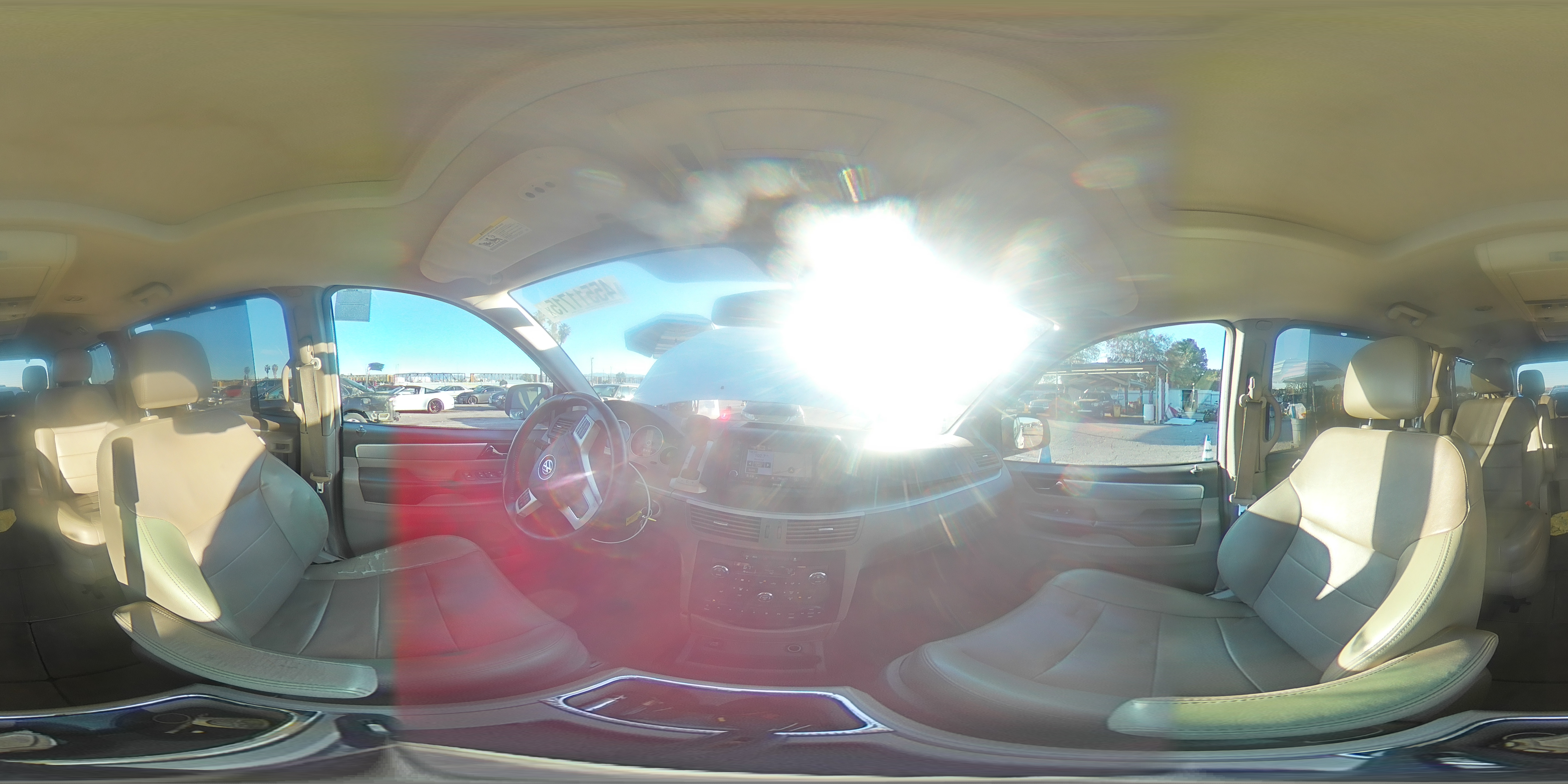 2012 Volkswagen Routan - Image 14