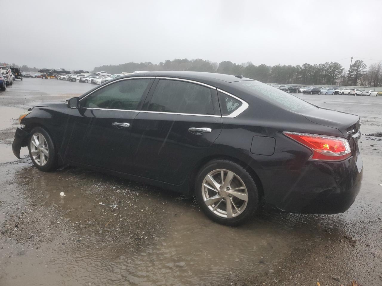 2015 Nissan Altima - Image 2
