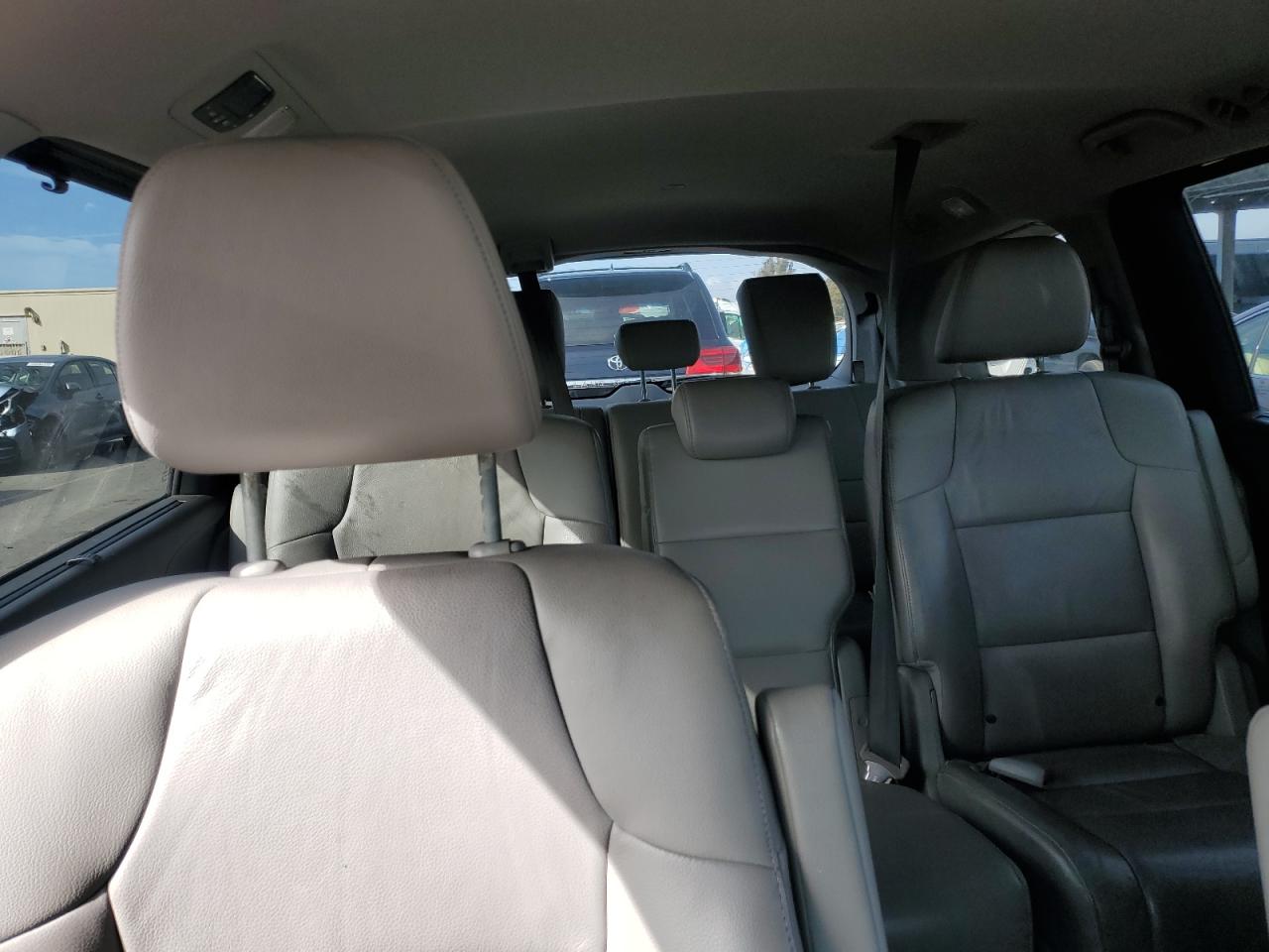 2012 Honda Odyssey - Image 10