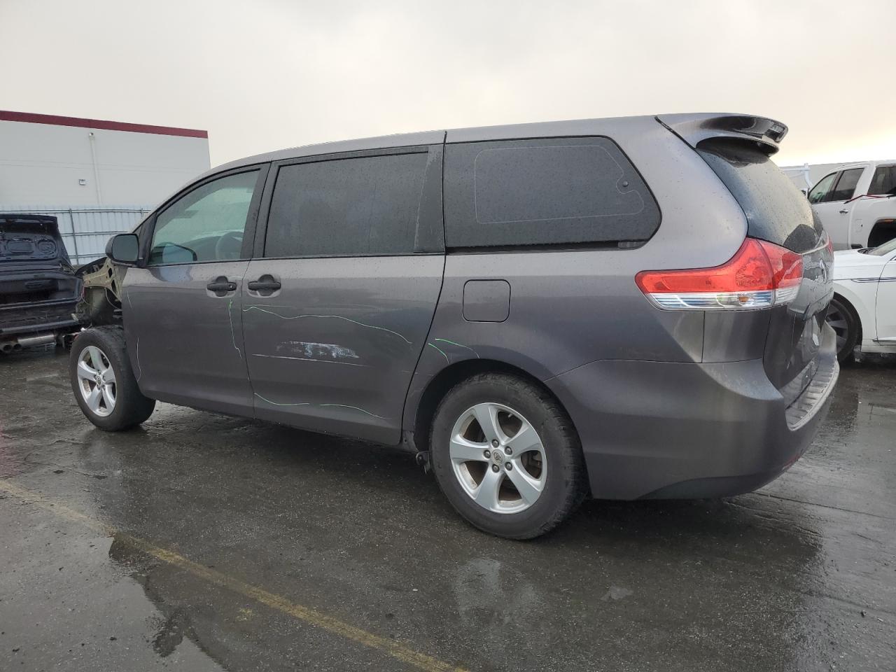 2012 Toyota Sienna - Image 2