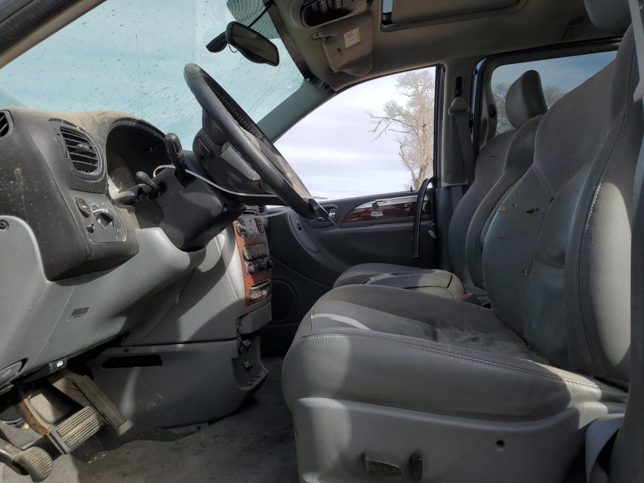2006 Chrysler Town & Country - Image 7