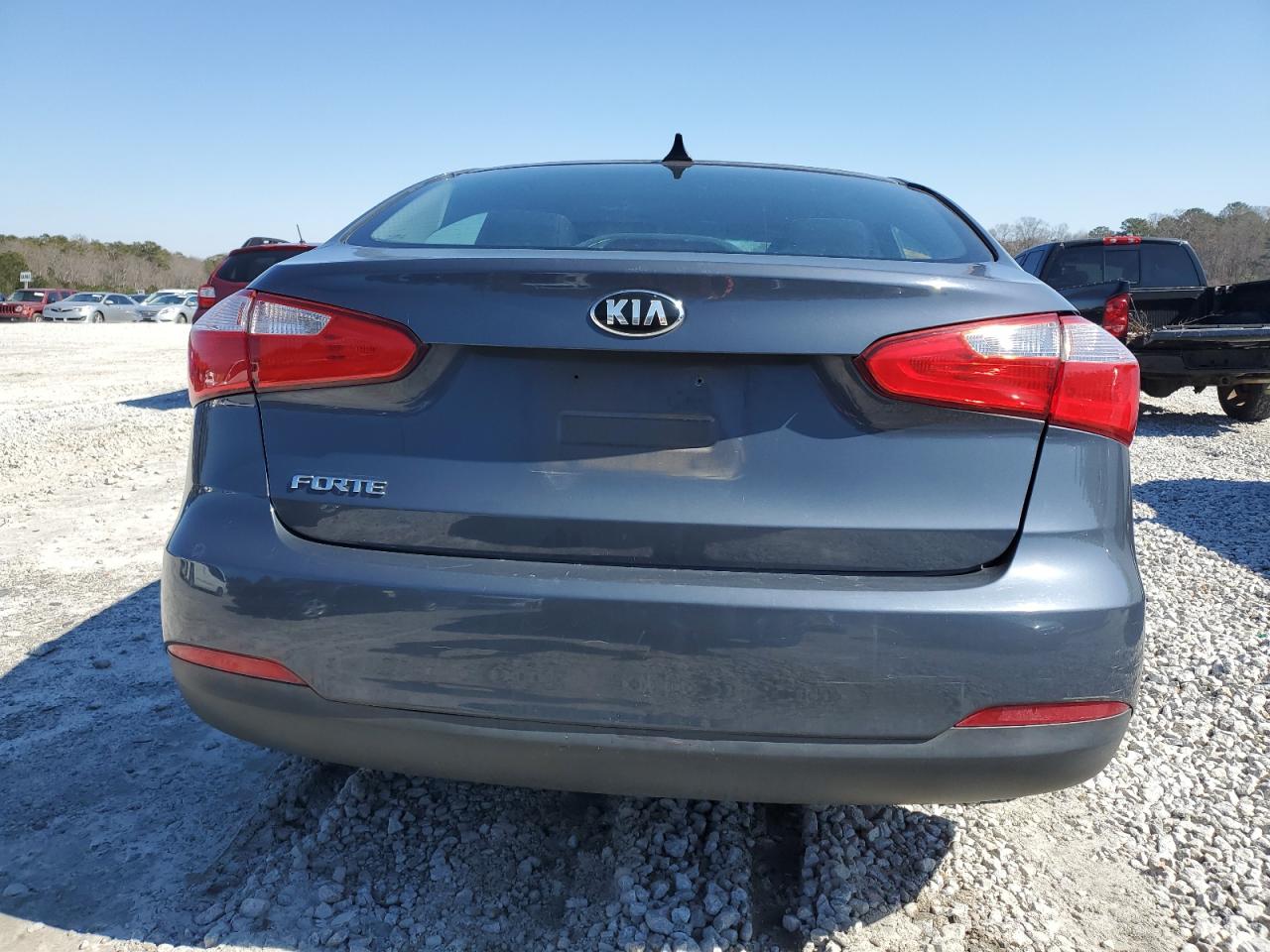 2016 Kia Forte - Image 6