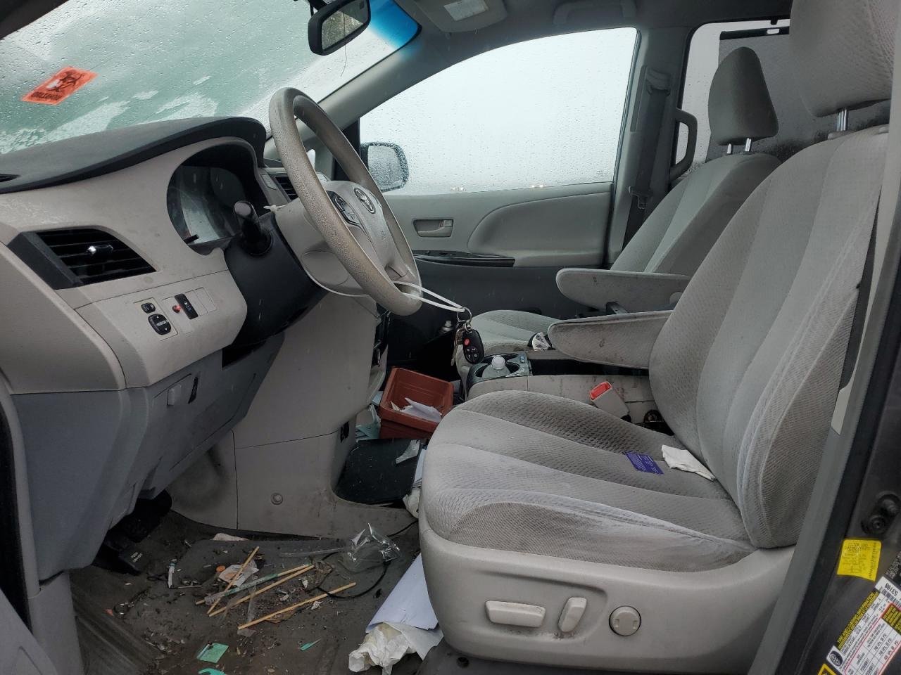 2012 Toyota Sienna - Image 7