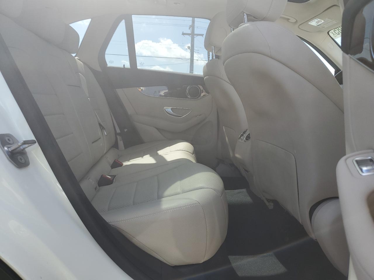 2017 Mercedes-Benz GLC - Image 11
