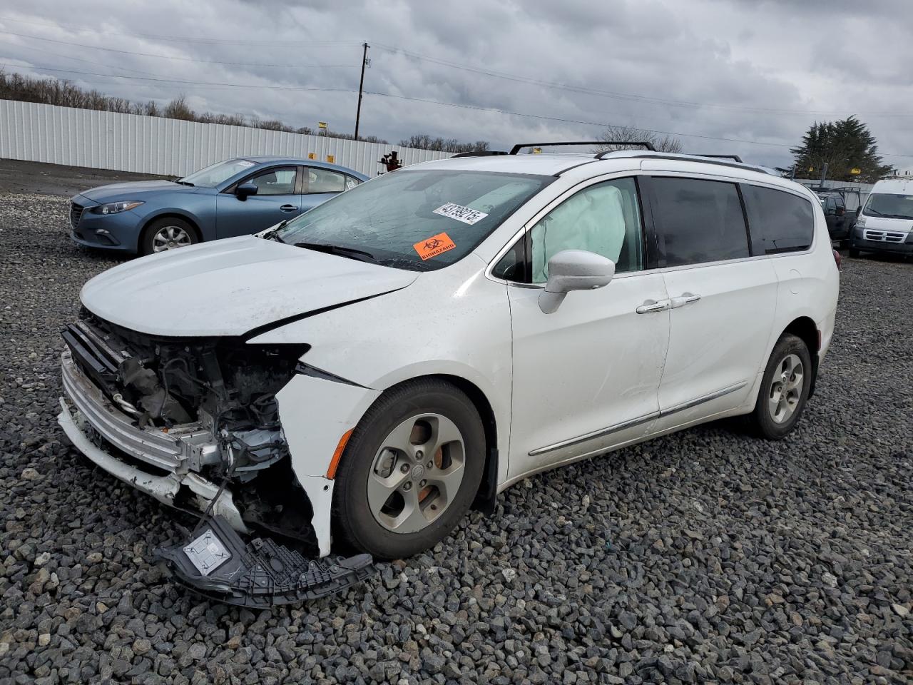 2017 Chrysler Pacifica Touring L Plus for Sale in Portland, OR - Front End